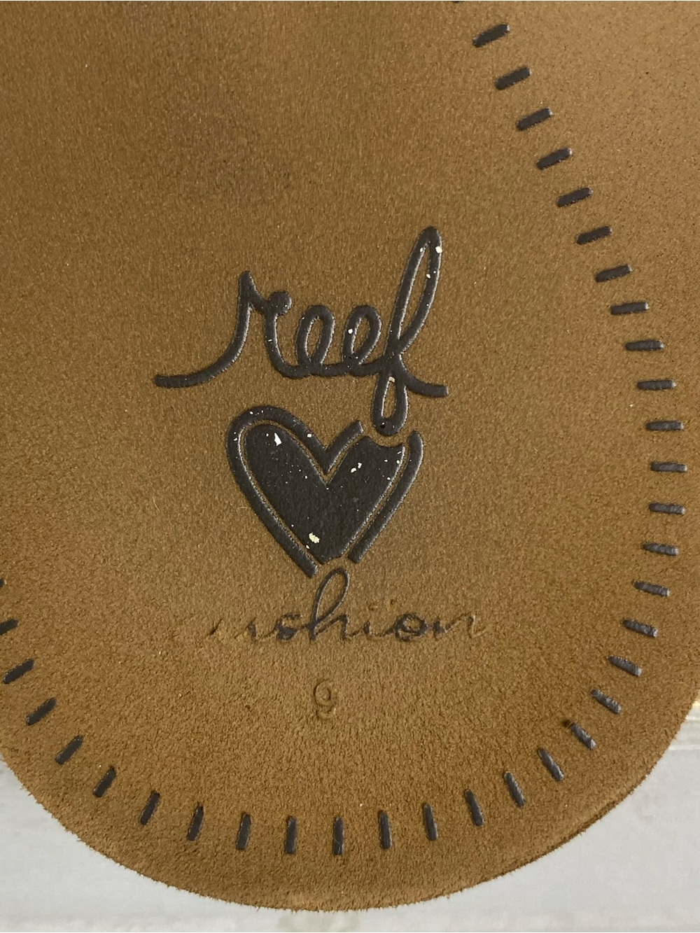 Reef Women's Beachbreak Flip Flop Sandals in tan embroidered strap detail size 9 - Picture 5 of 12